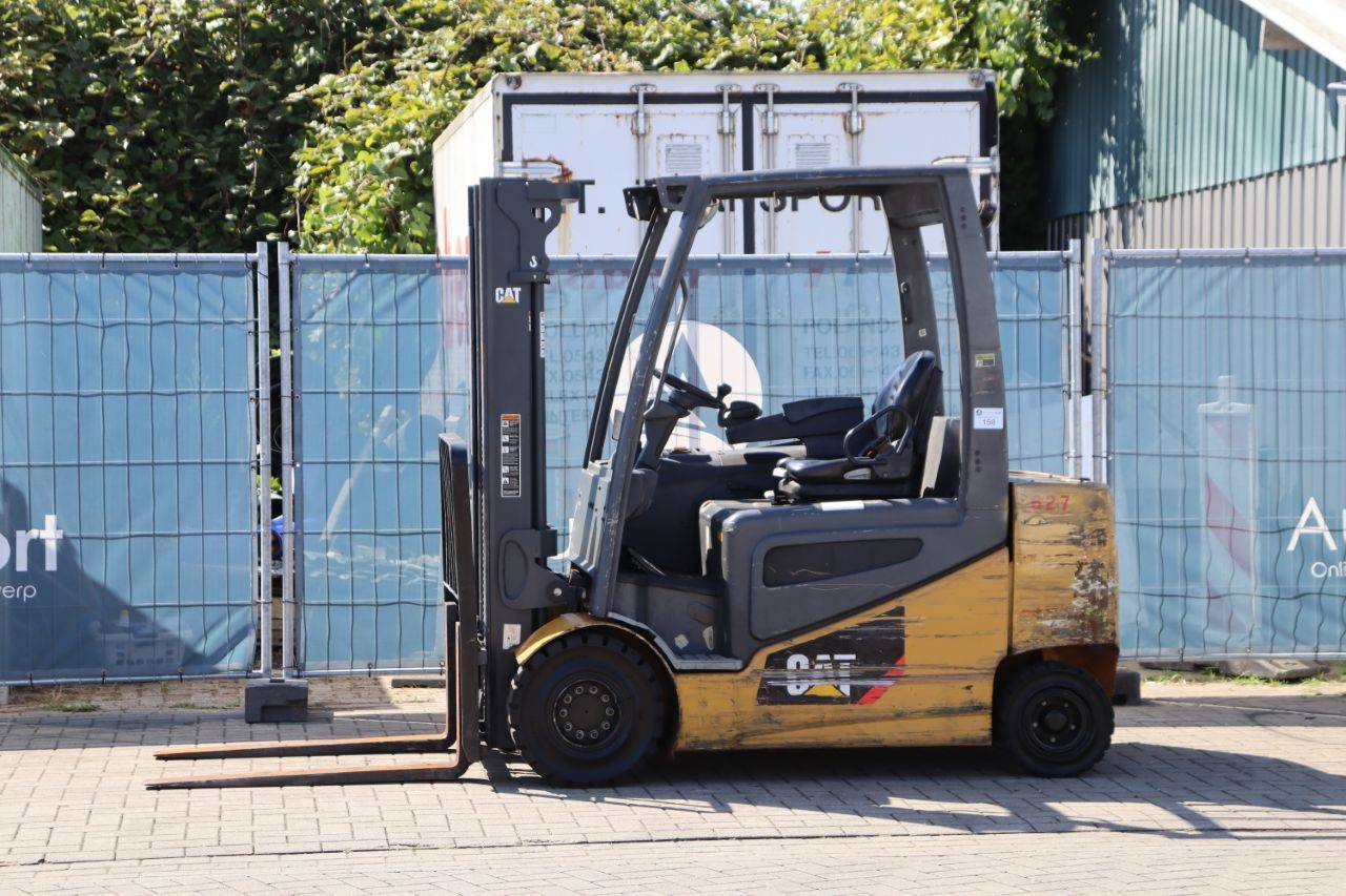 Caterpillar 2EP5000 Electric Forklift 2260kg 3.1m