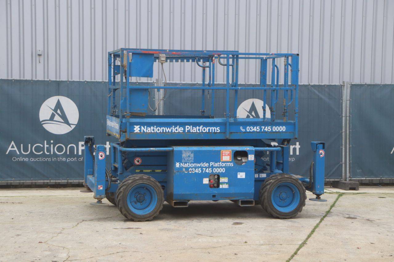 Scissor lift Skyjack SJ 6826RT Diesel 9.9m 2012