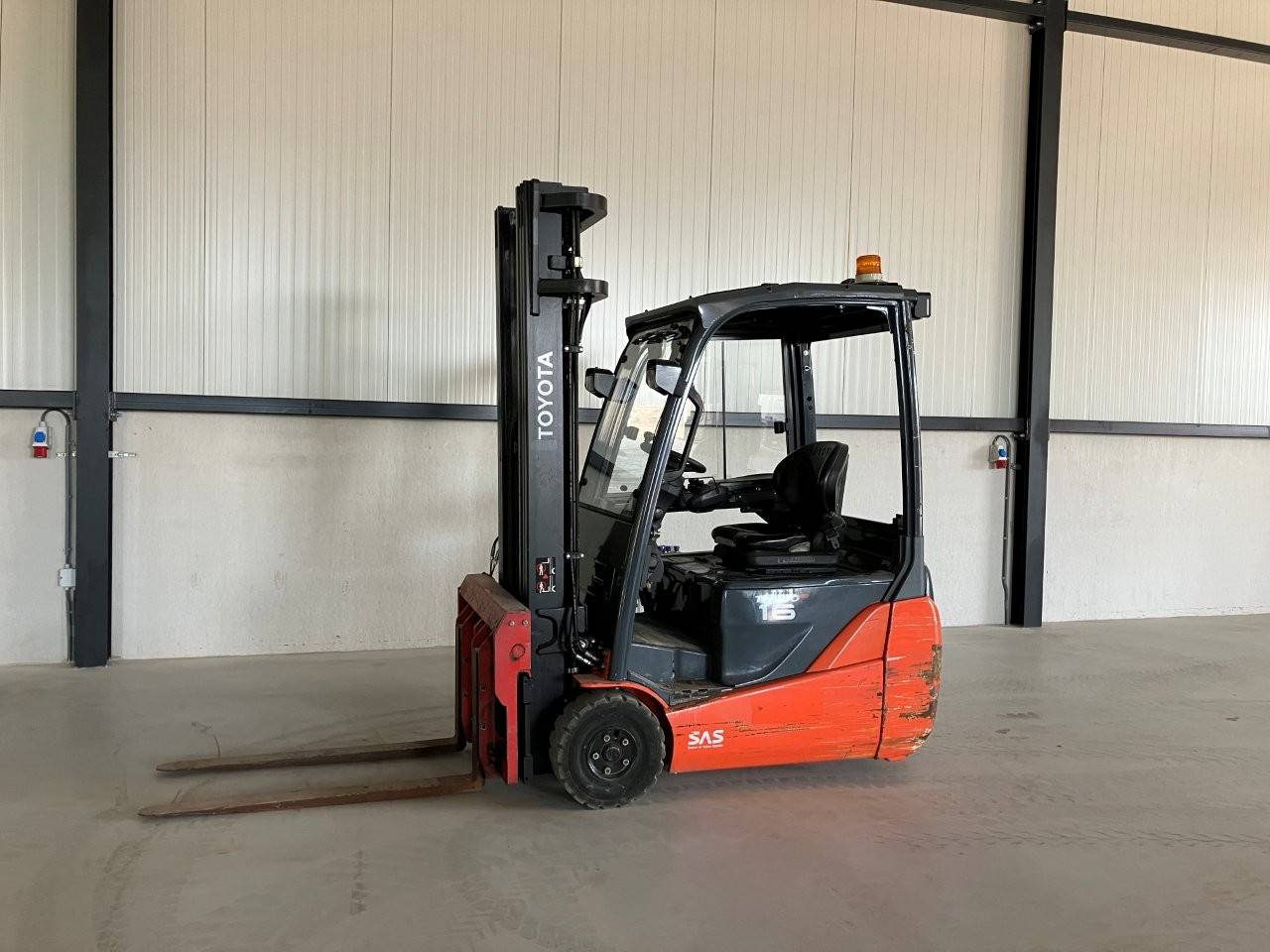 Forklift Toyota 8FBEKT16 Electric 1600kg 4.7m 2014