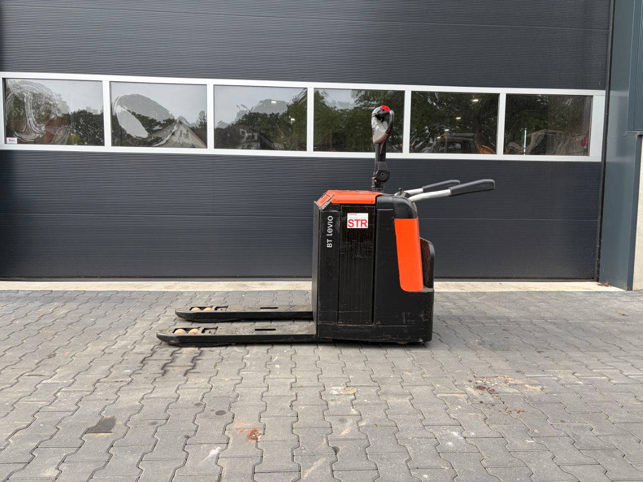 Pallet truck BT LPE240 Electric 2400kg 2011