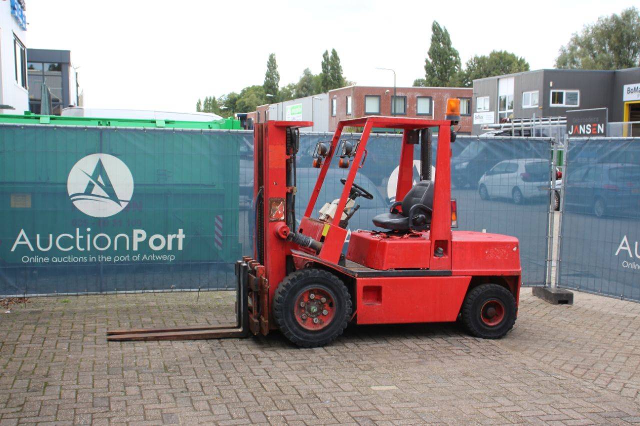 Forklift Nissan E42EGH02A30U Diesel 2689kg 4.3m 1993