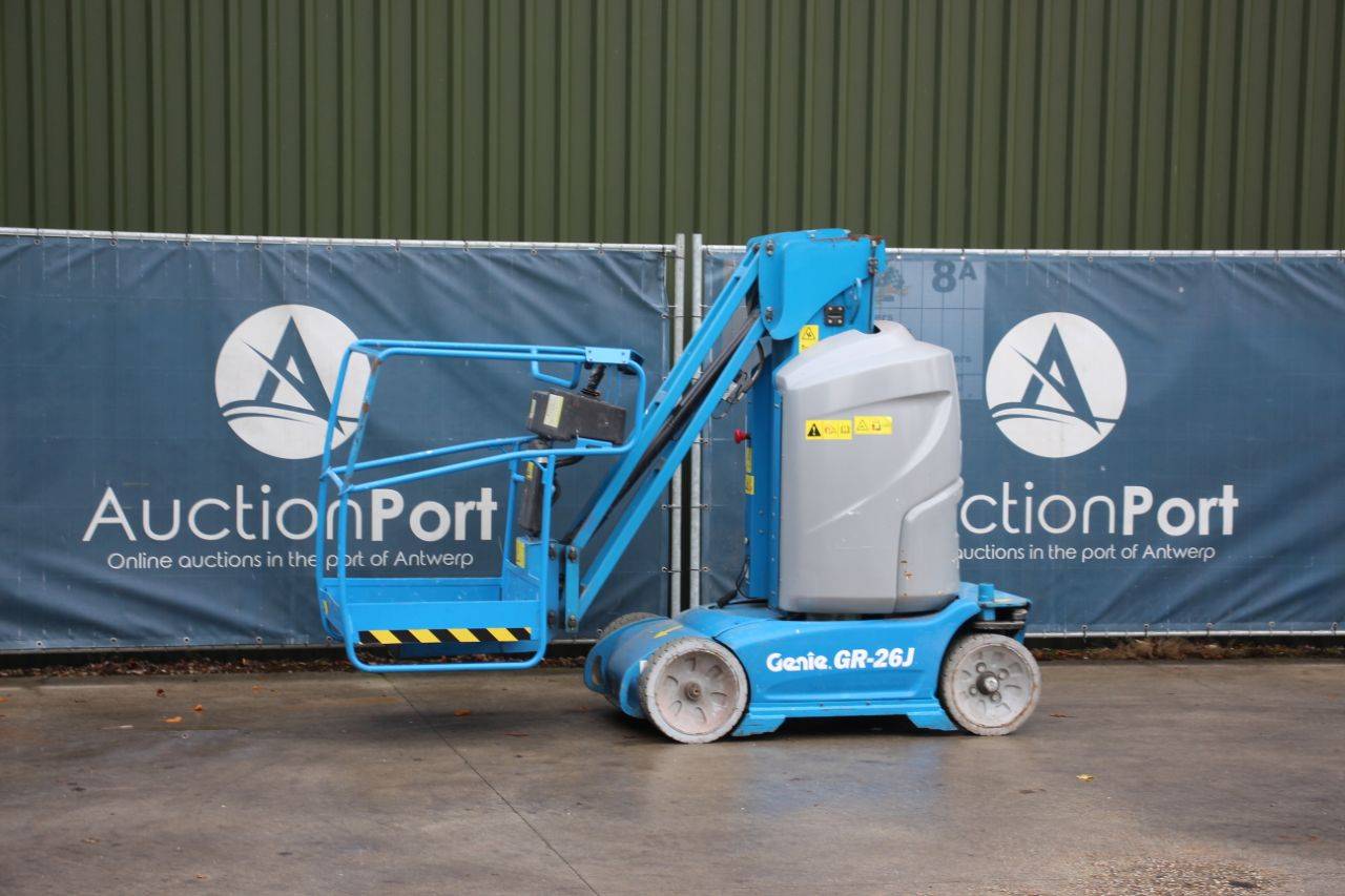 Genie GR-26J Electric Mast Lift 9.9m 2016