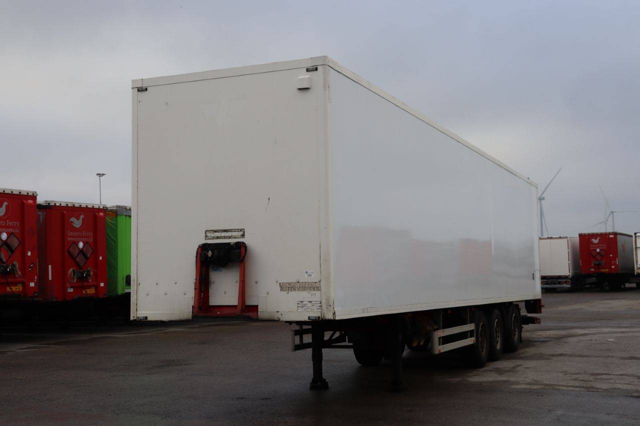 Closed Semi-trailer Pacton B3-001 2006