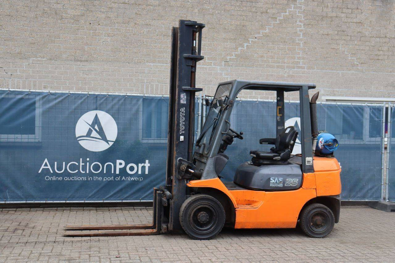 Heftruck Toyota 42-7FGF25 LPG 2500kg 4.7m 2004
