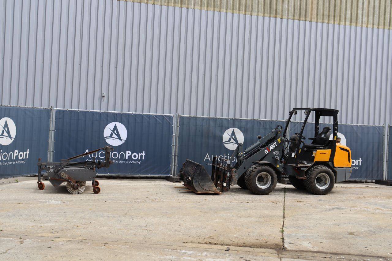 Articulated loader Giant V452T Diesel 33kW 2011