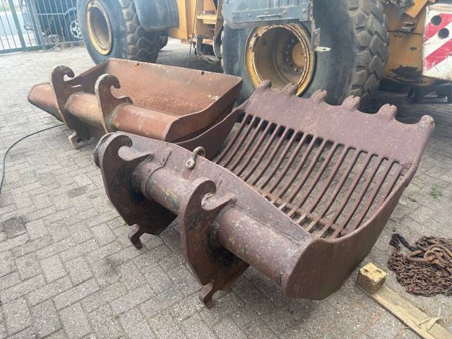 Set of crane buckets CW30