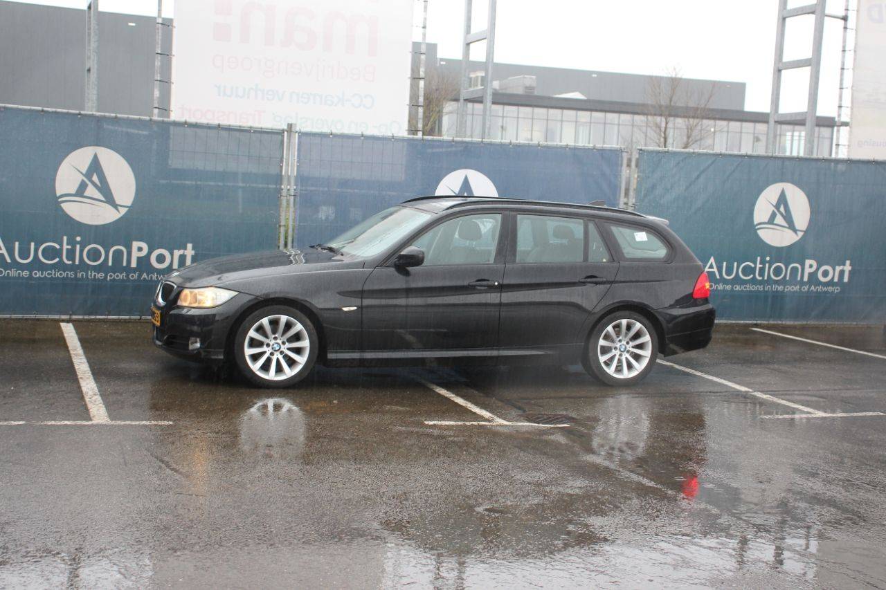 Station wagon BMW 318I Petrol 136 hp 2011