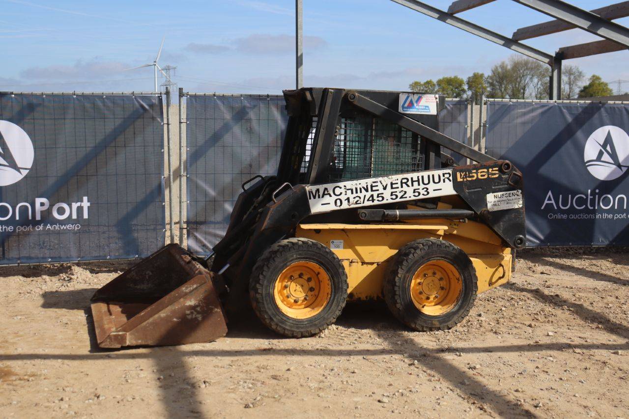 Skid steer loader New Holland LX565 Diesel 29kW 2011