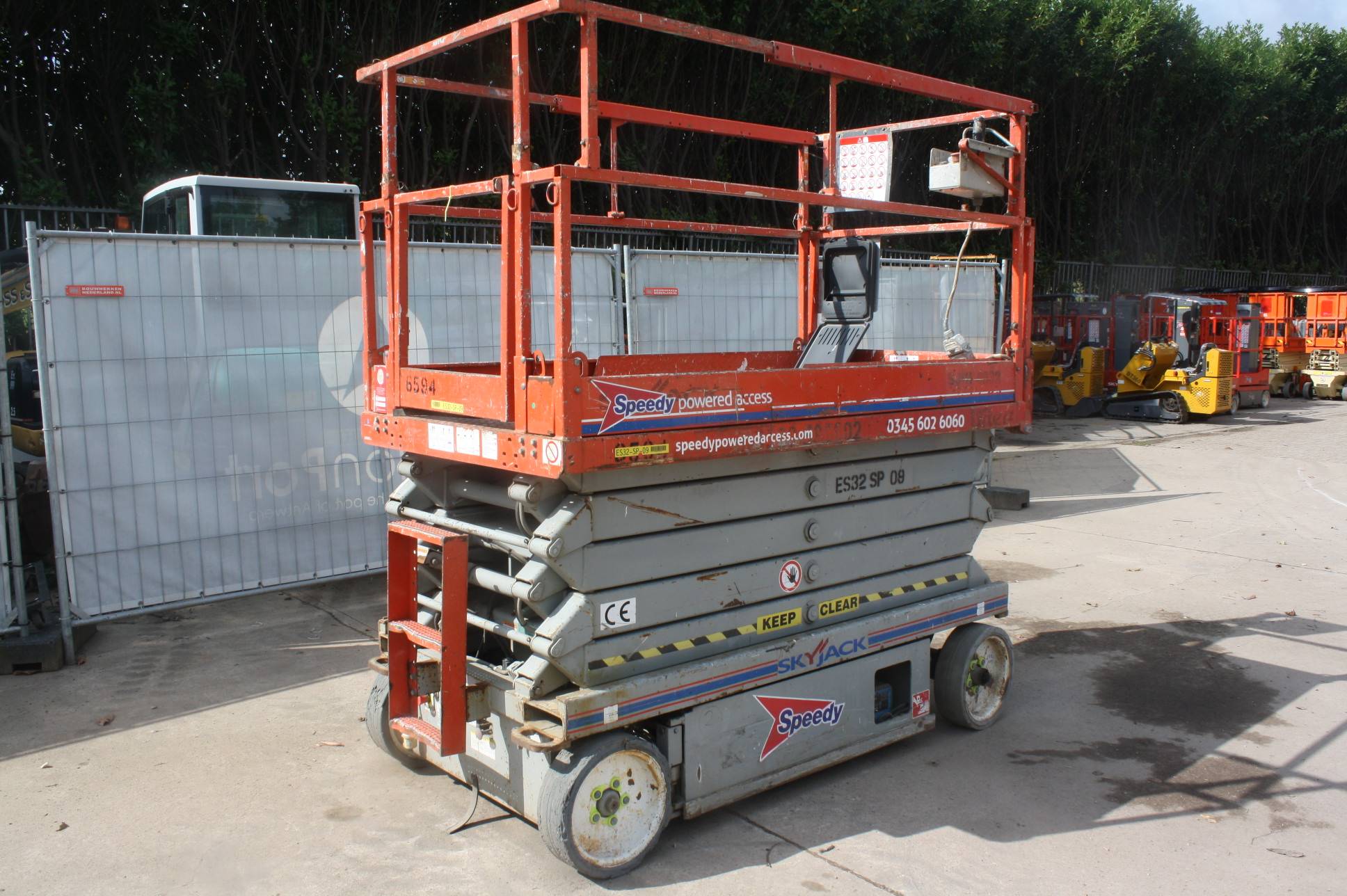 Skyjack SJ III Scissor Lift - 4632 Electric 2010