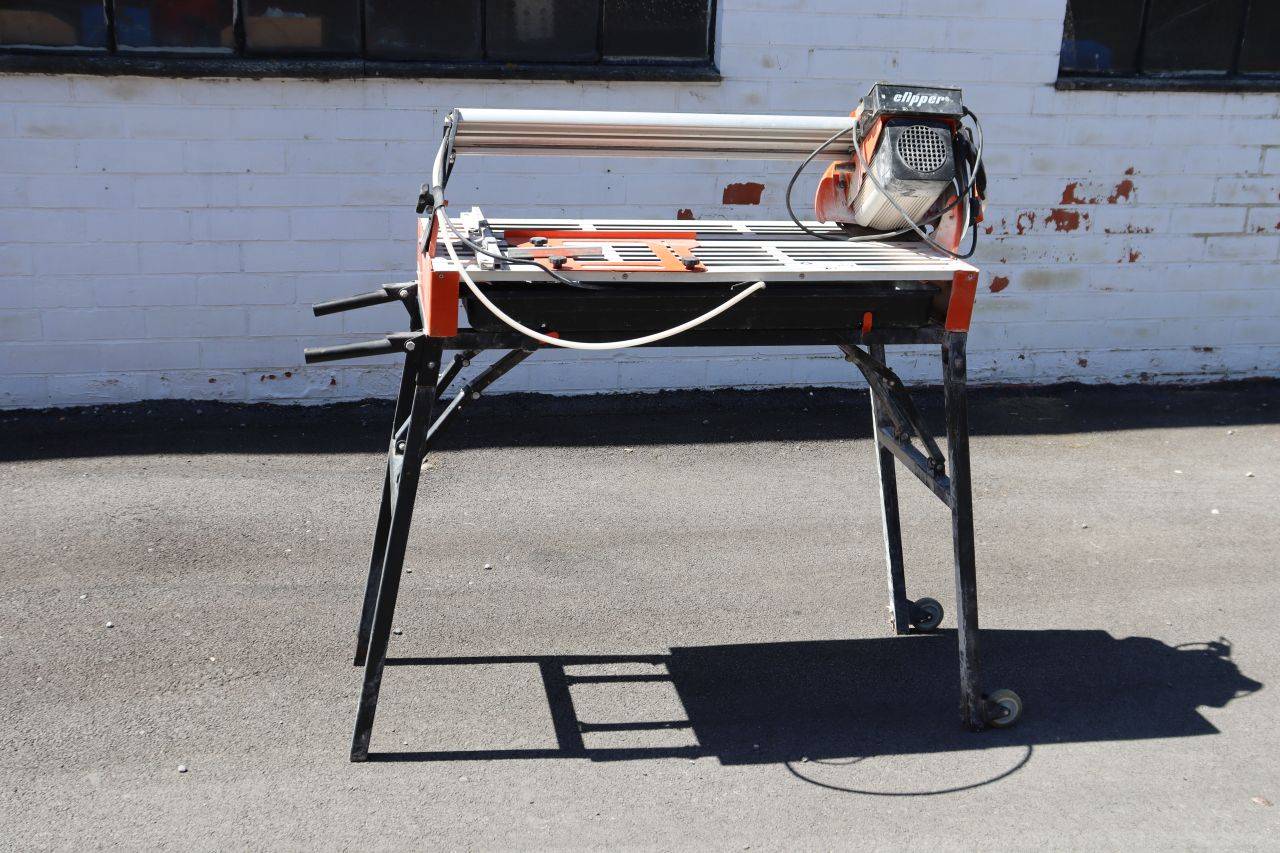 Stone saw machine Saint Gobain TR201E Electric 0.9kW 2015 (Margin)