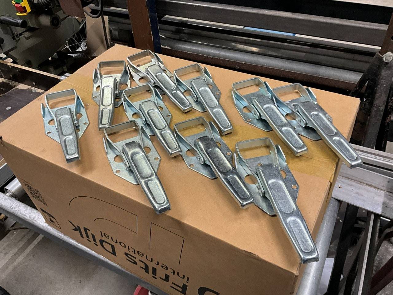 Lot of 10 valve closures new