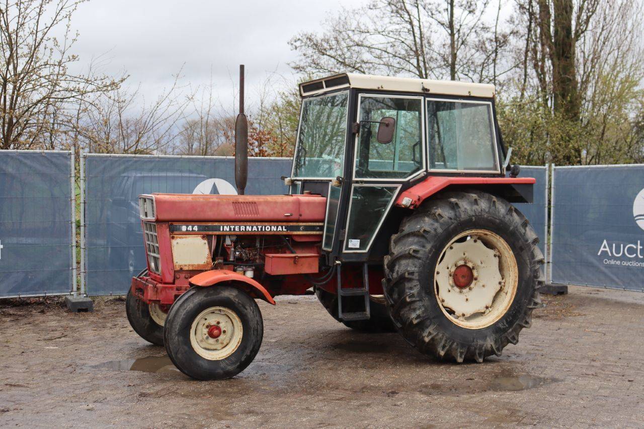Tractor International Harvester Co 844 Diesel 74hp