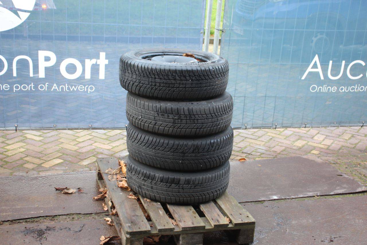 Batch of tires Bridgestone 215/65R17
