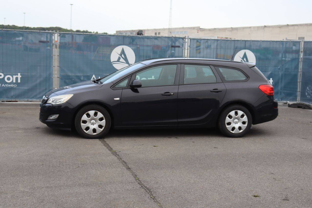 Passenger car Opel Astra Petrol 100hp 2011 (Margin)