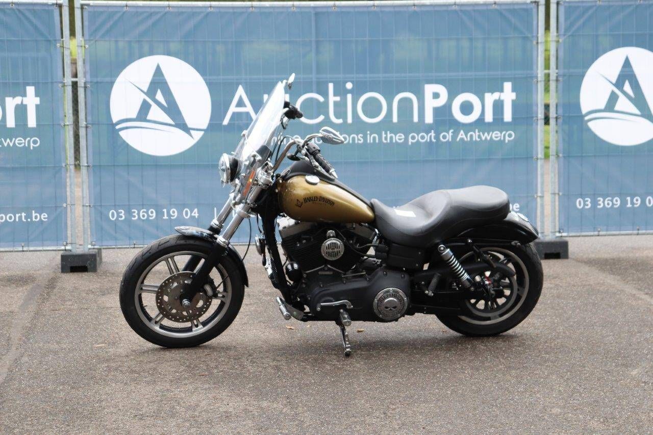 Motorcycle Harley-Davidson Dyna Street Bob Petrol 2010
