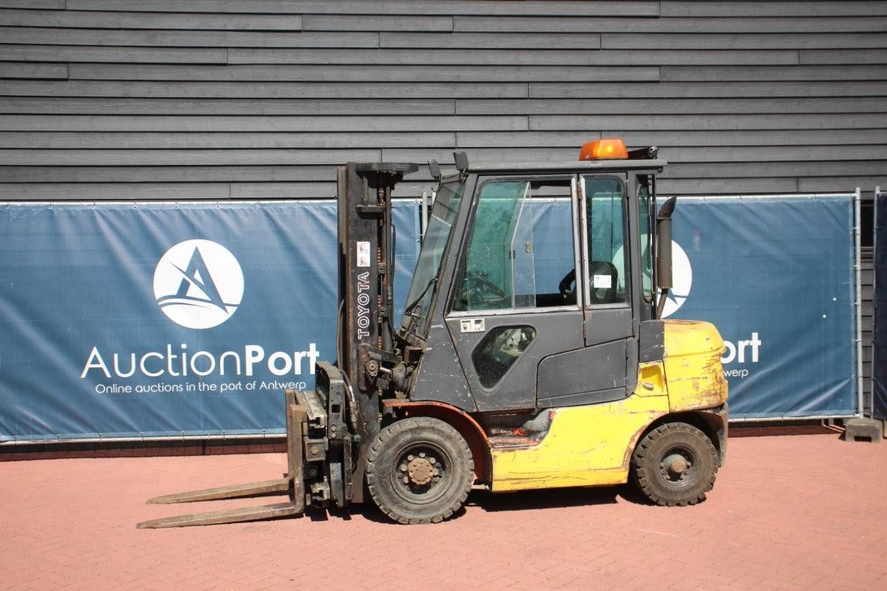 Forklift Toyota 02-7FDF25 Diesel 2500kg 4.5m 1999