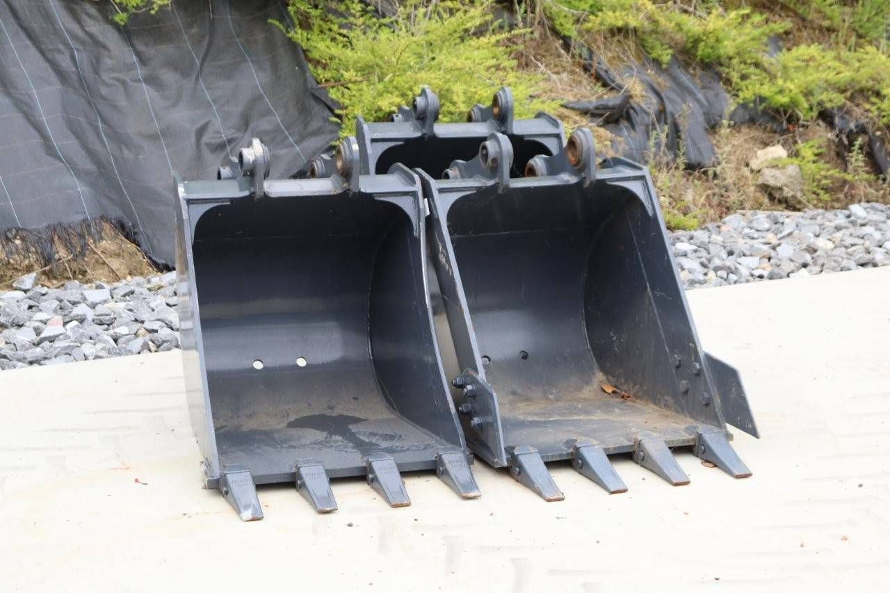 Lot of Excavator Buckets Sunward 9000kg New