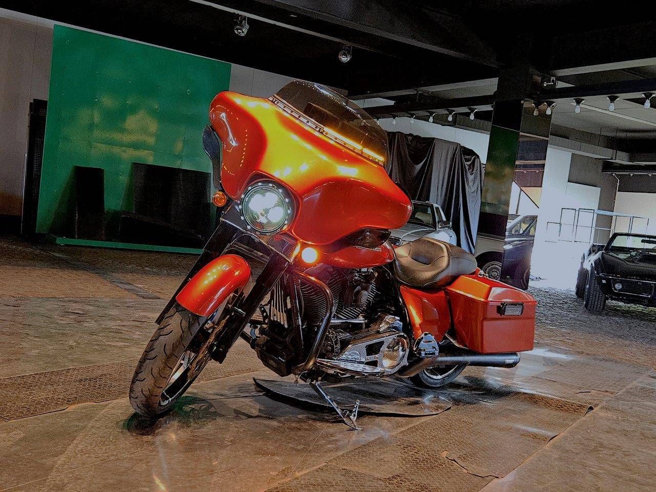 Motorcycle Harley-Davidson Street Glide FLHX Petrol 2011 (Margin)