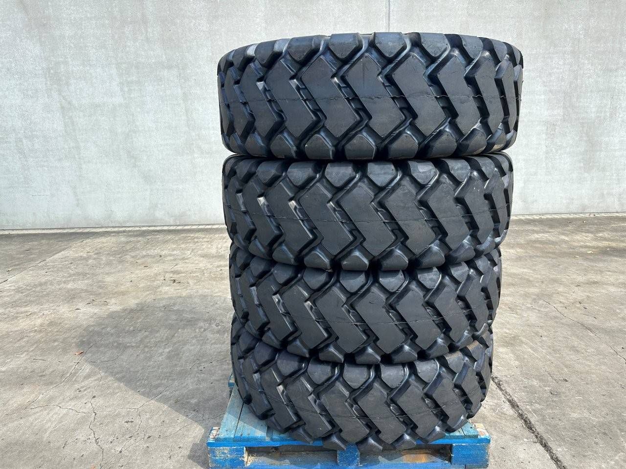 Forcestone Wheel Loader Tires 17.5-25 New