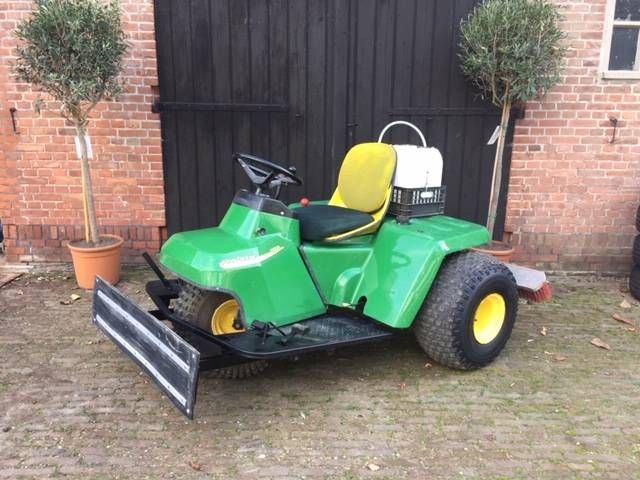 Gator John Deere 1200A Gasoline
