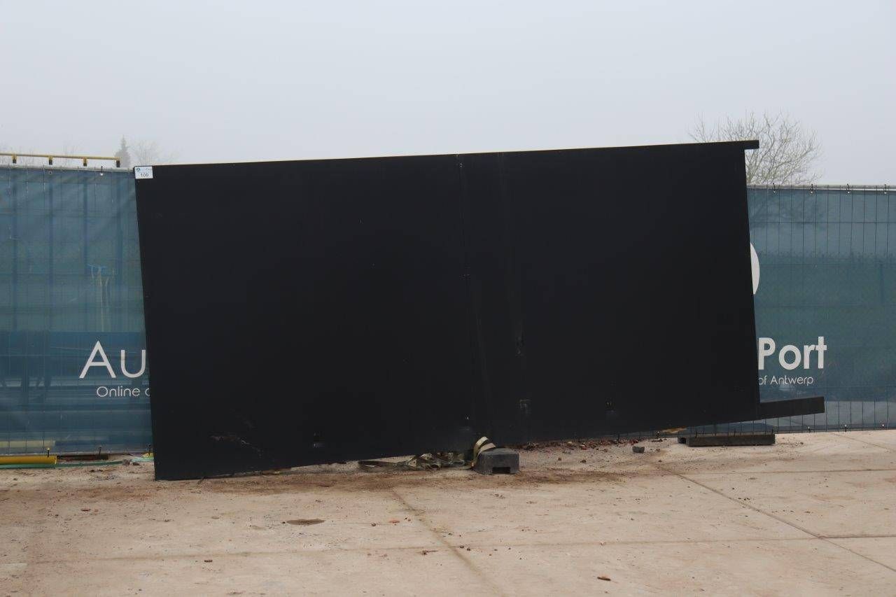 Sliding gate leaf with aluminum plate