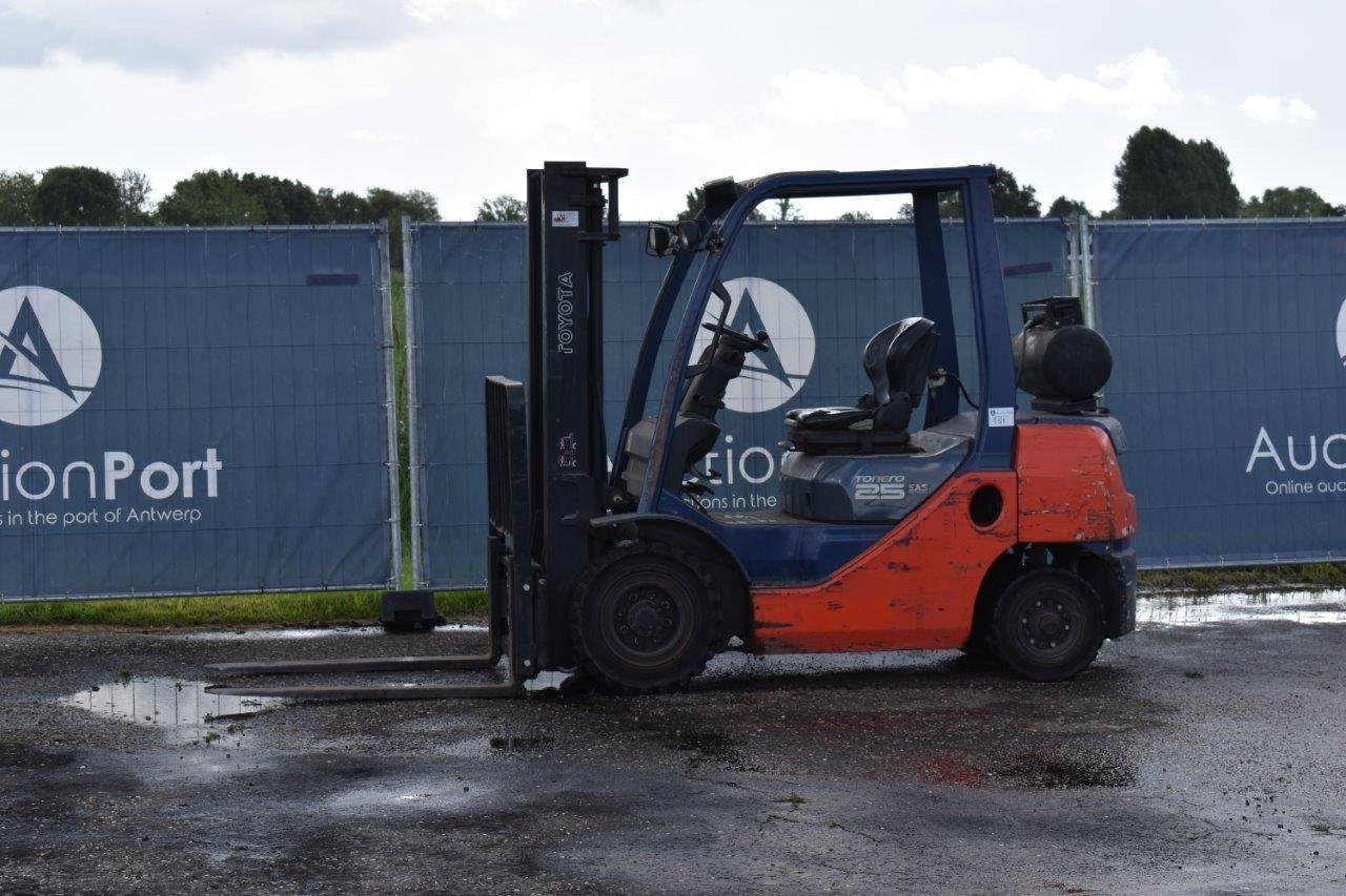 Forklift Toyota 02-8FGF25 LPG