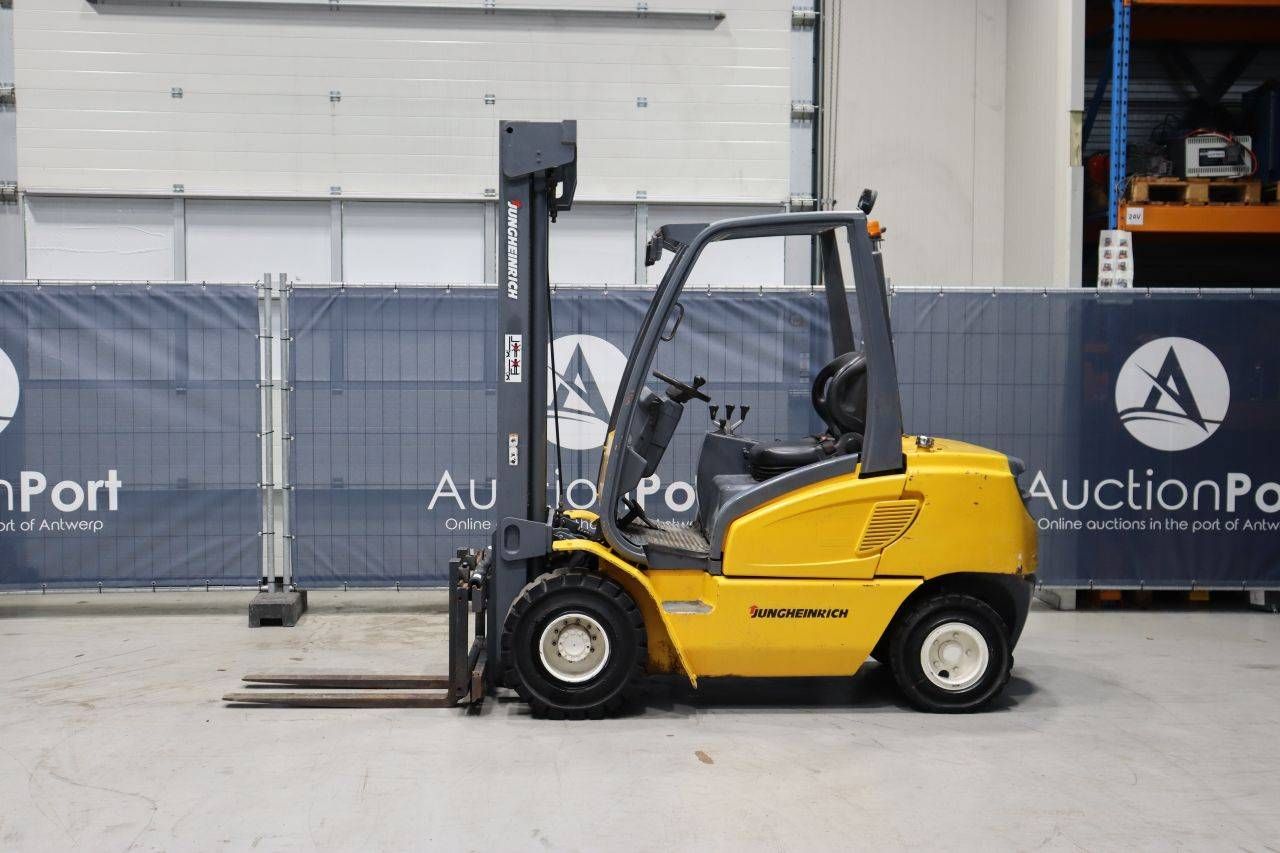 Empilhadeira Jungheinrich DFG30BK400ZT Diesel 3000kg