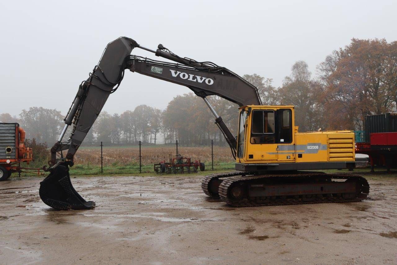 Excavator Volvo EC230B Diesel