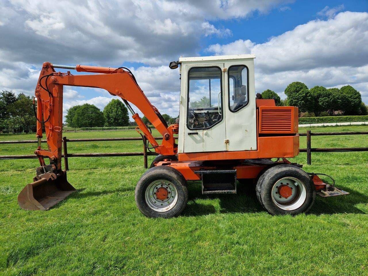 Excavator Schaeff HML 30 Diesel (Margin)