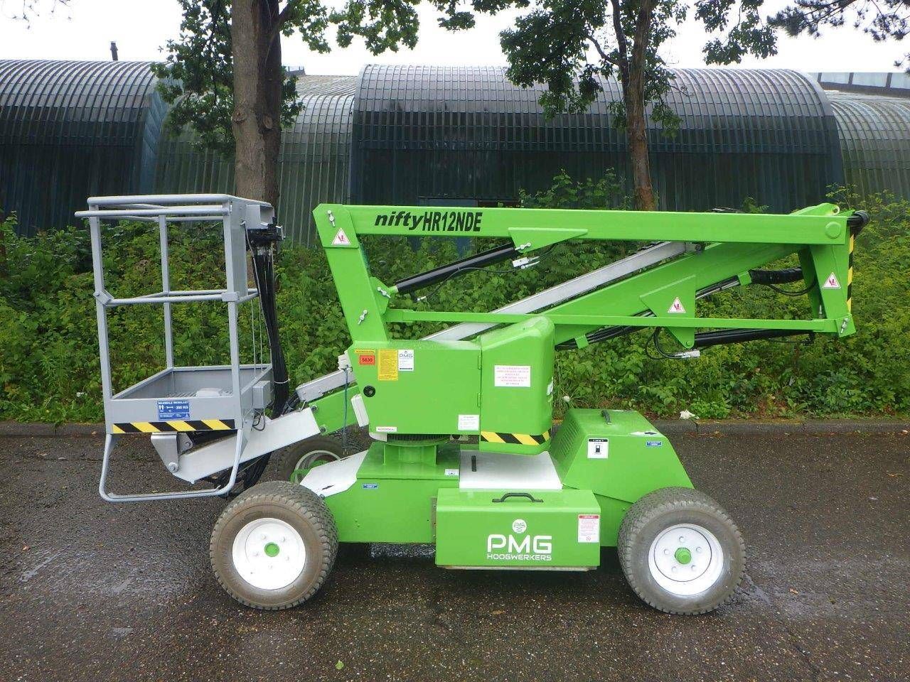 Nifty HR12NDE Bi-energy 12.20m articulated boom lift 2008
