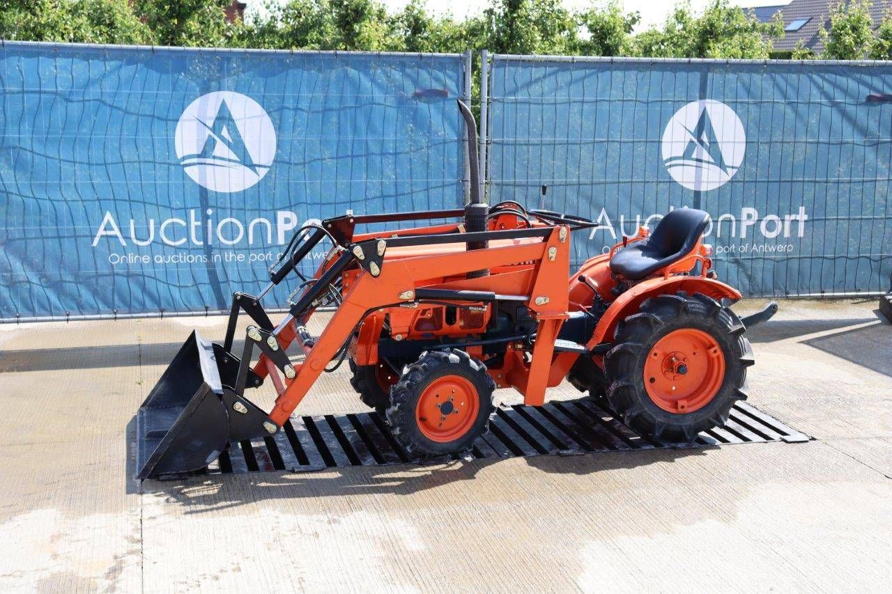 Mini tractor Kubota B7001 4WD with front loader Diesel (Margin)