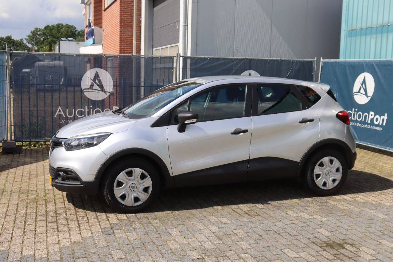 Renault Captur Petrol 90hp Passenger Car 2013