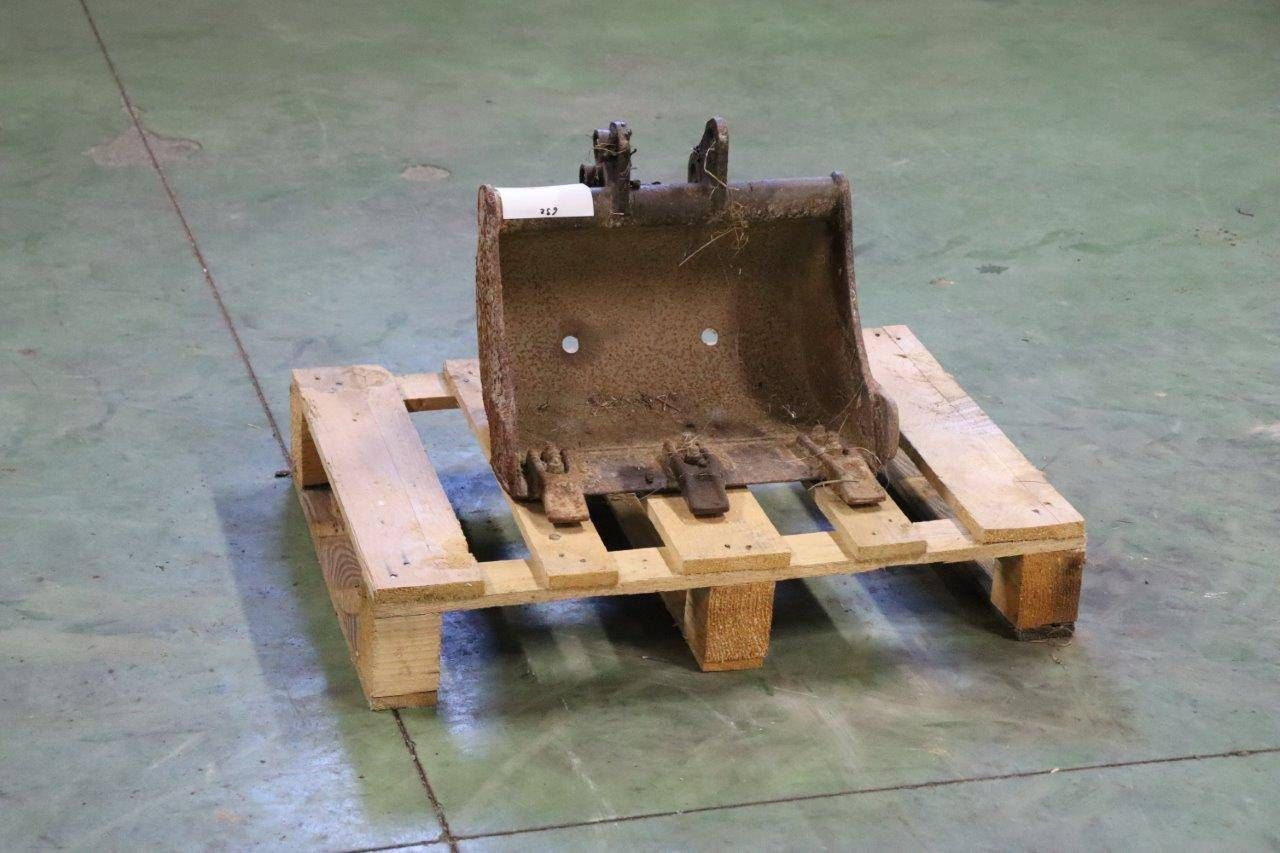 Excavator bucket (Margin)
