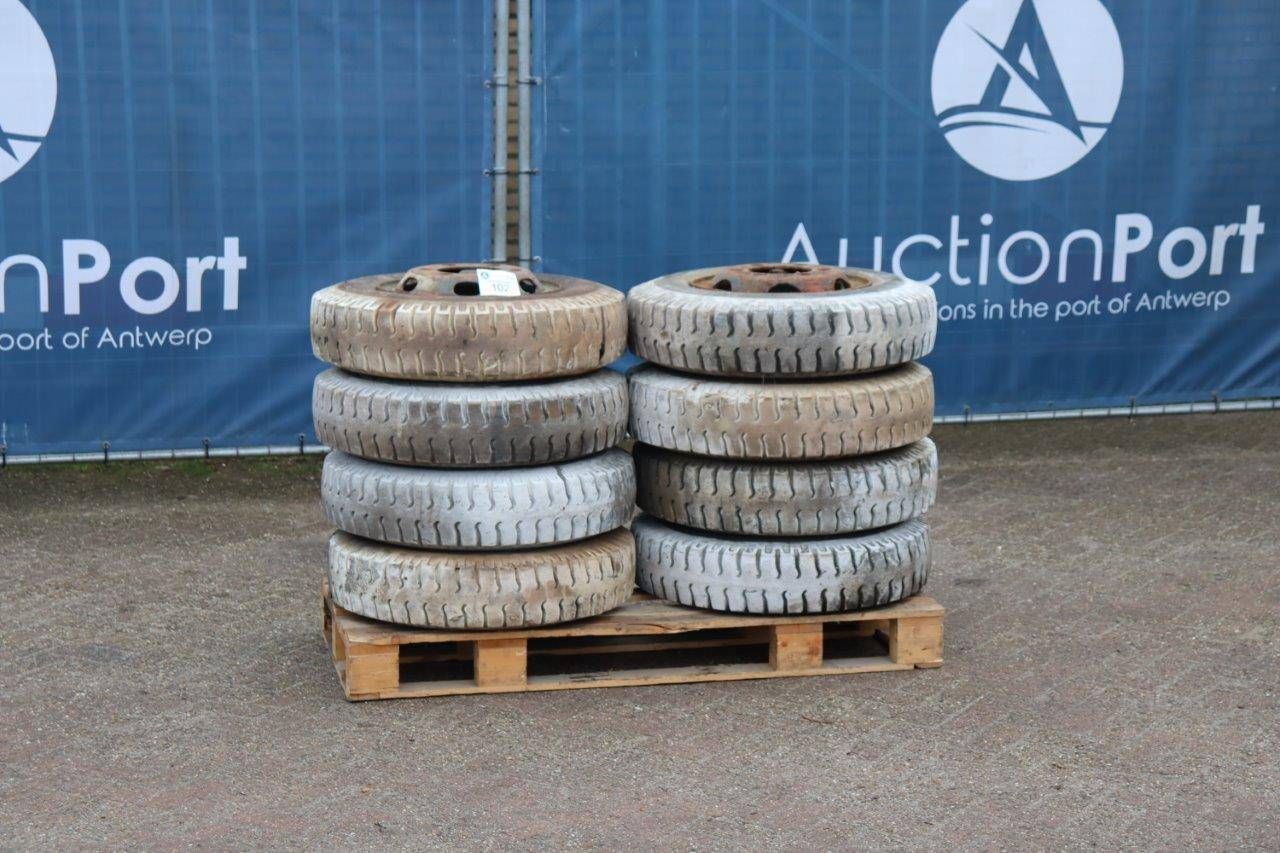 Set of tires LT 7.50-18 14PR with rims