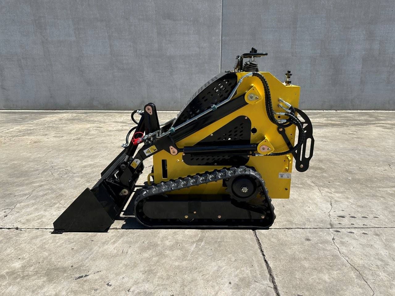 Carregadeira de esteiras Delano T360 a gasolina 2026