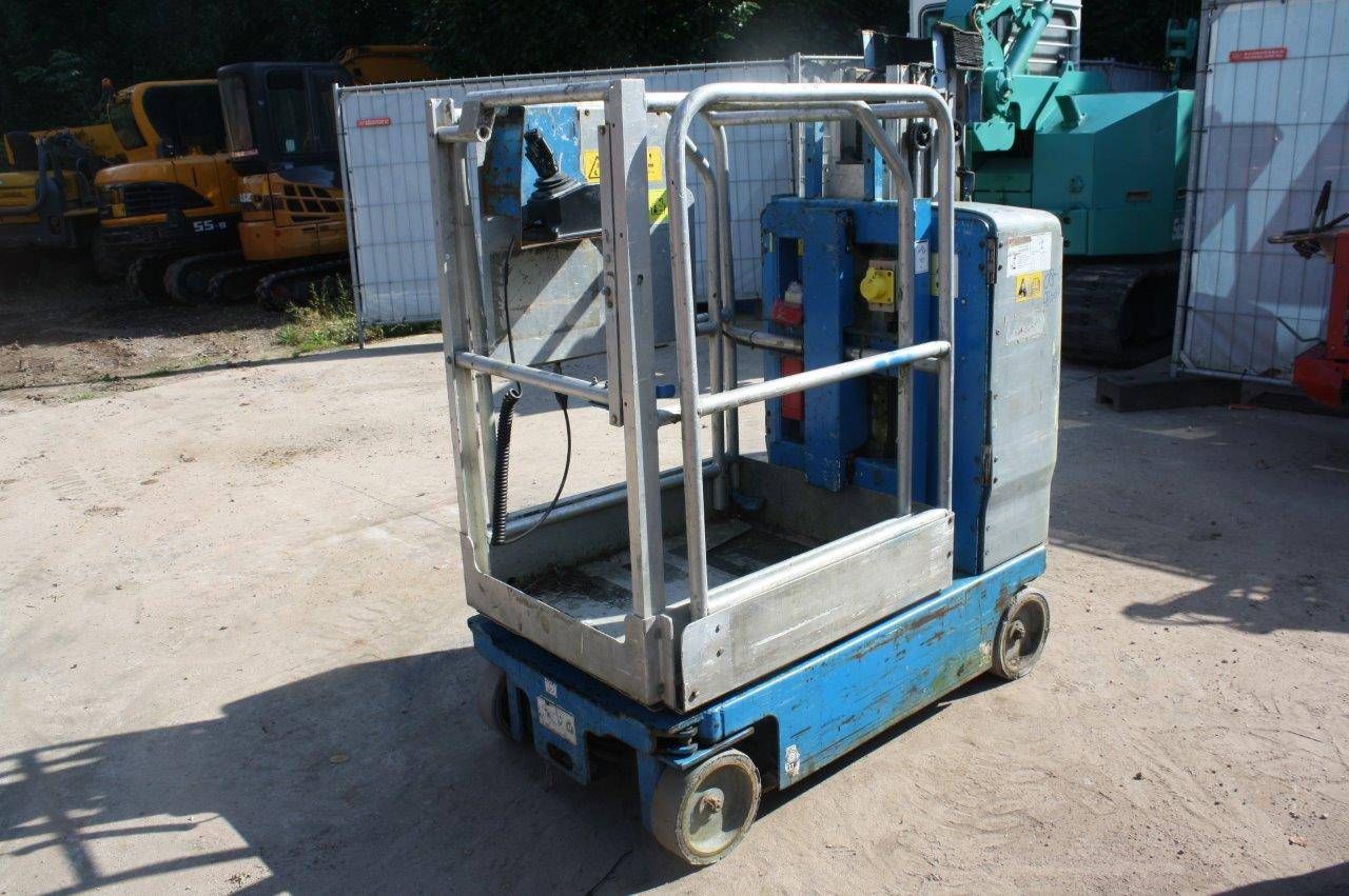 Mast lift Genie GR-15 Electric 500kg 2008