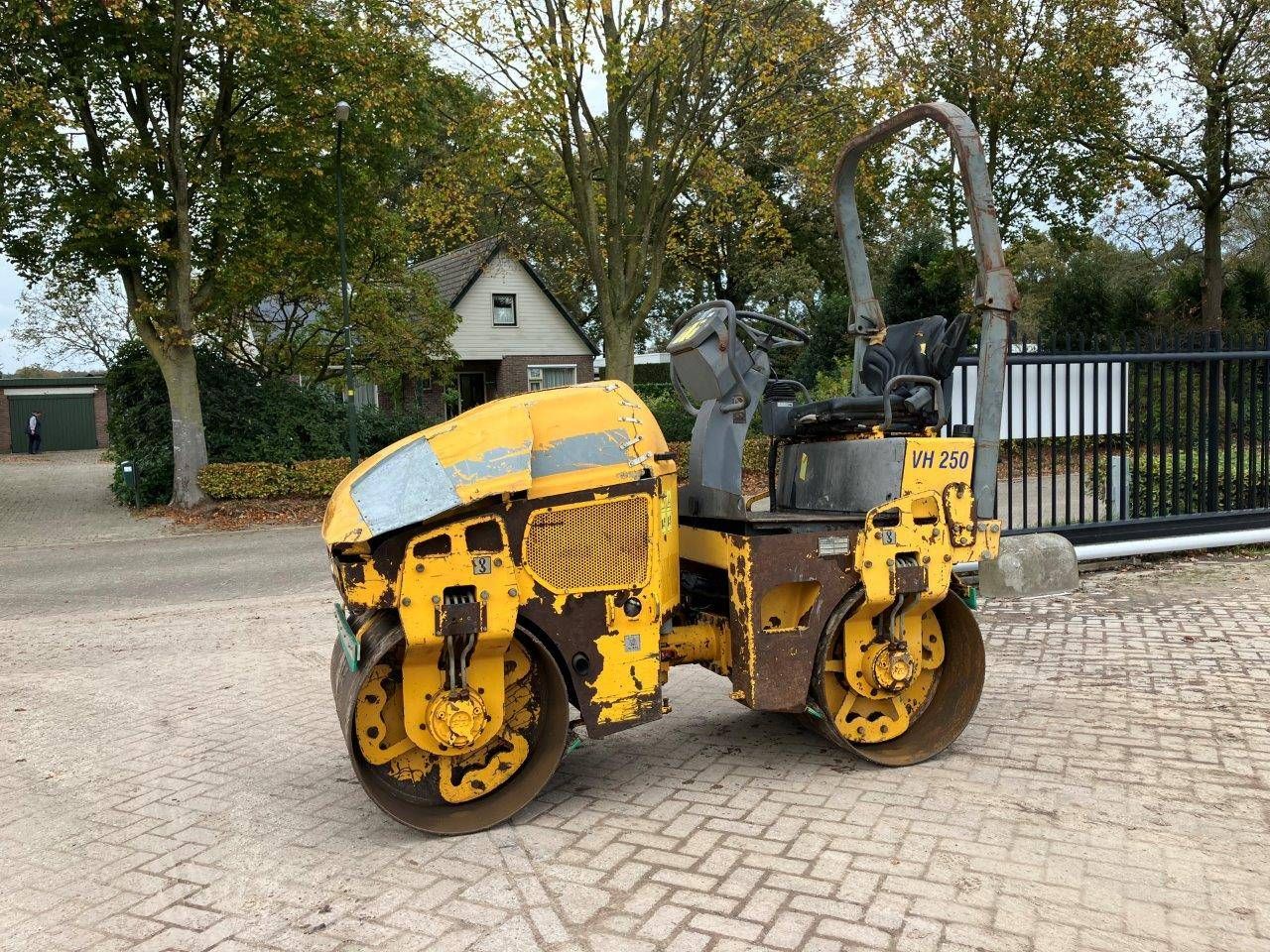 Vibratory roller STA VH-250 Diesel 