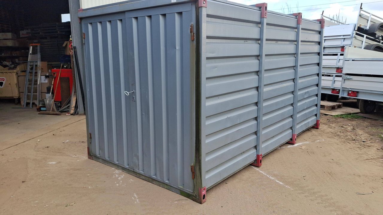 Storage Container with Racks 4.00x2.20x2.20m