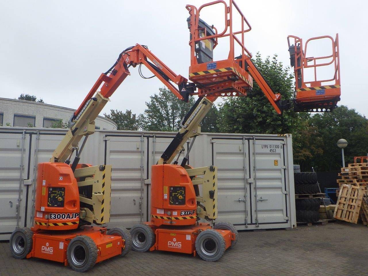 JLG E300AJP Electric Articulated Boom Lift 11.19m 2011/2014 2 pieces