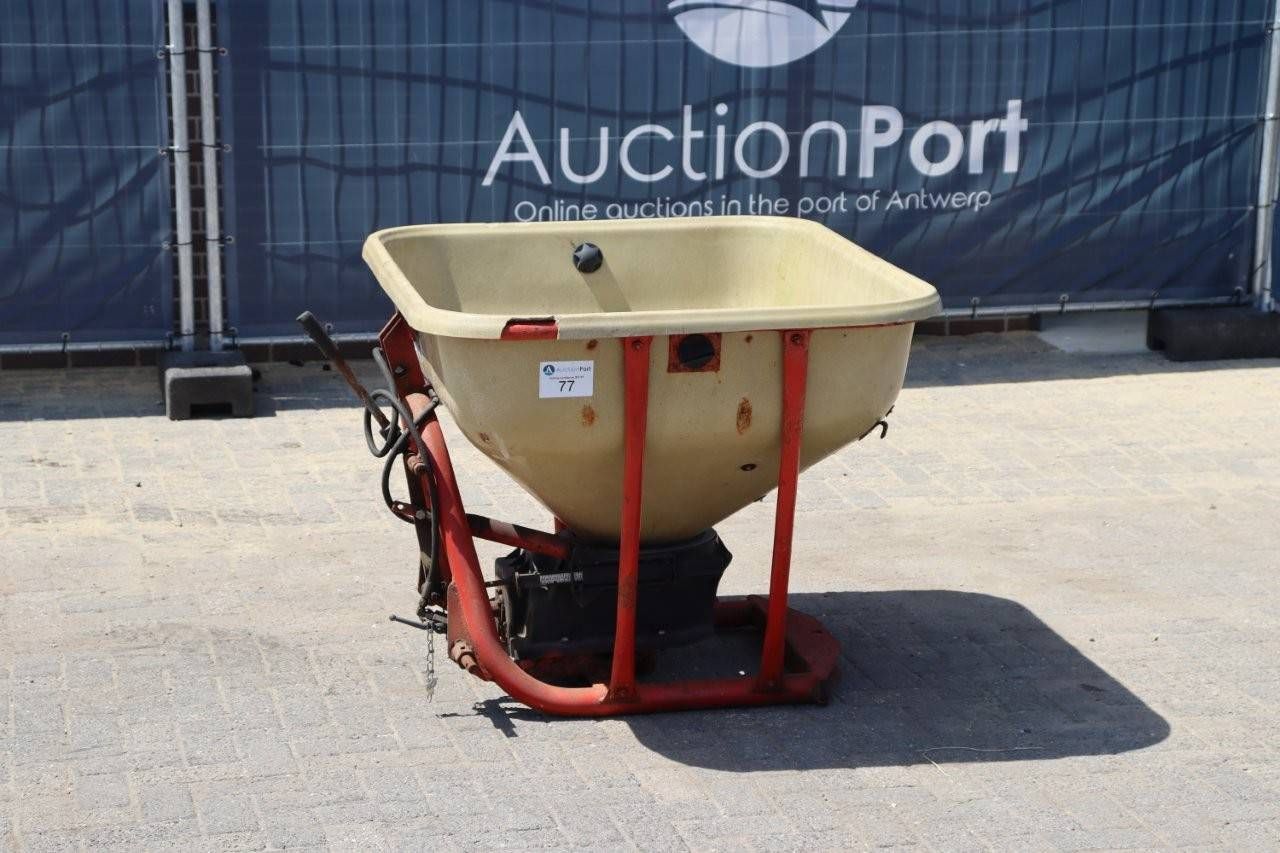Fertilizer spreader