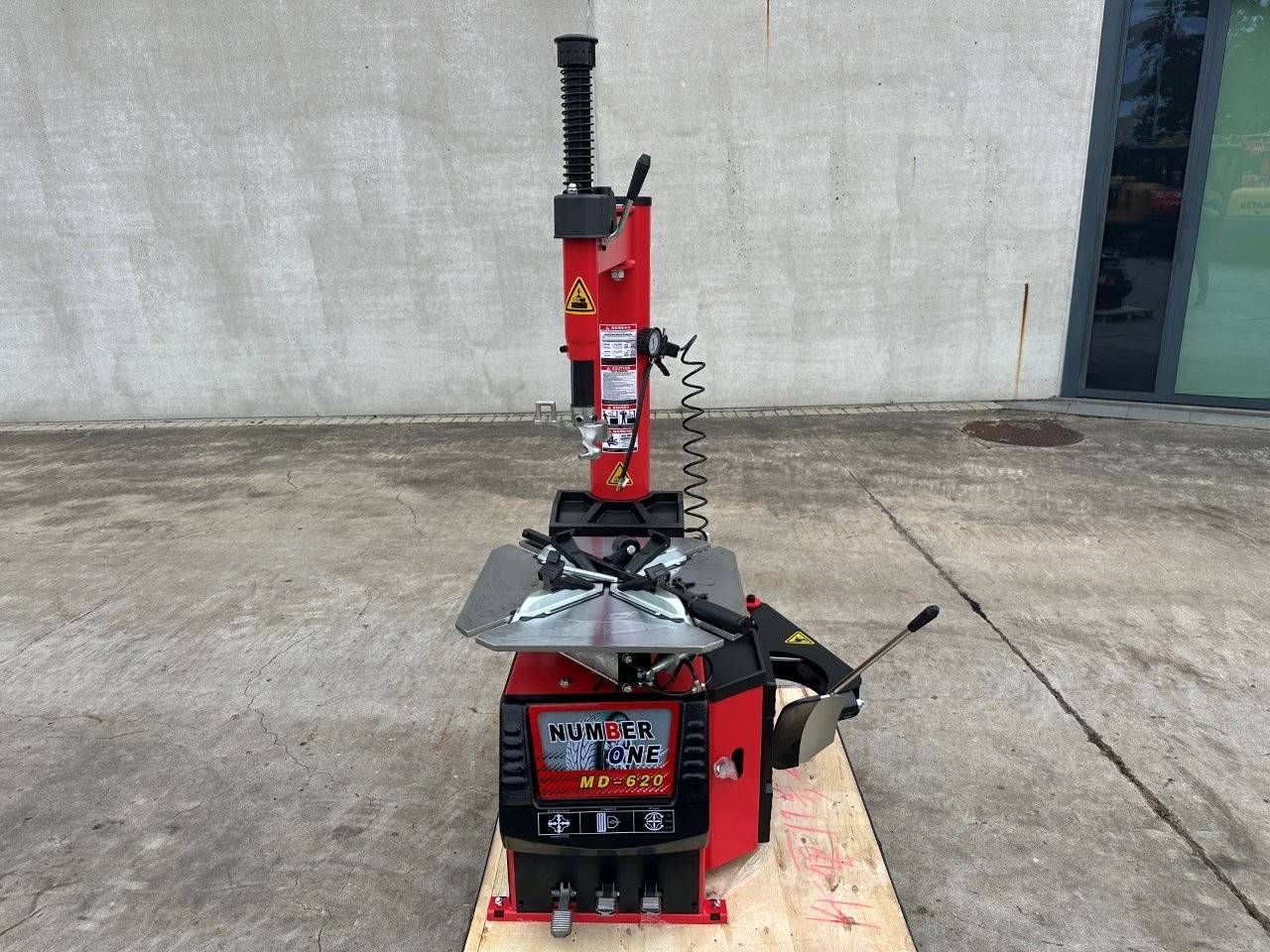 Reifenmontiermaschine Nummer Eins MD - 620 2026 Neu