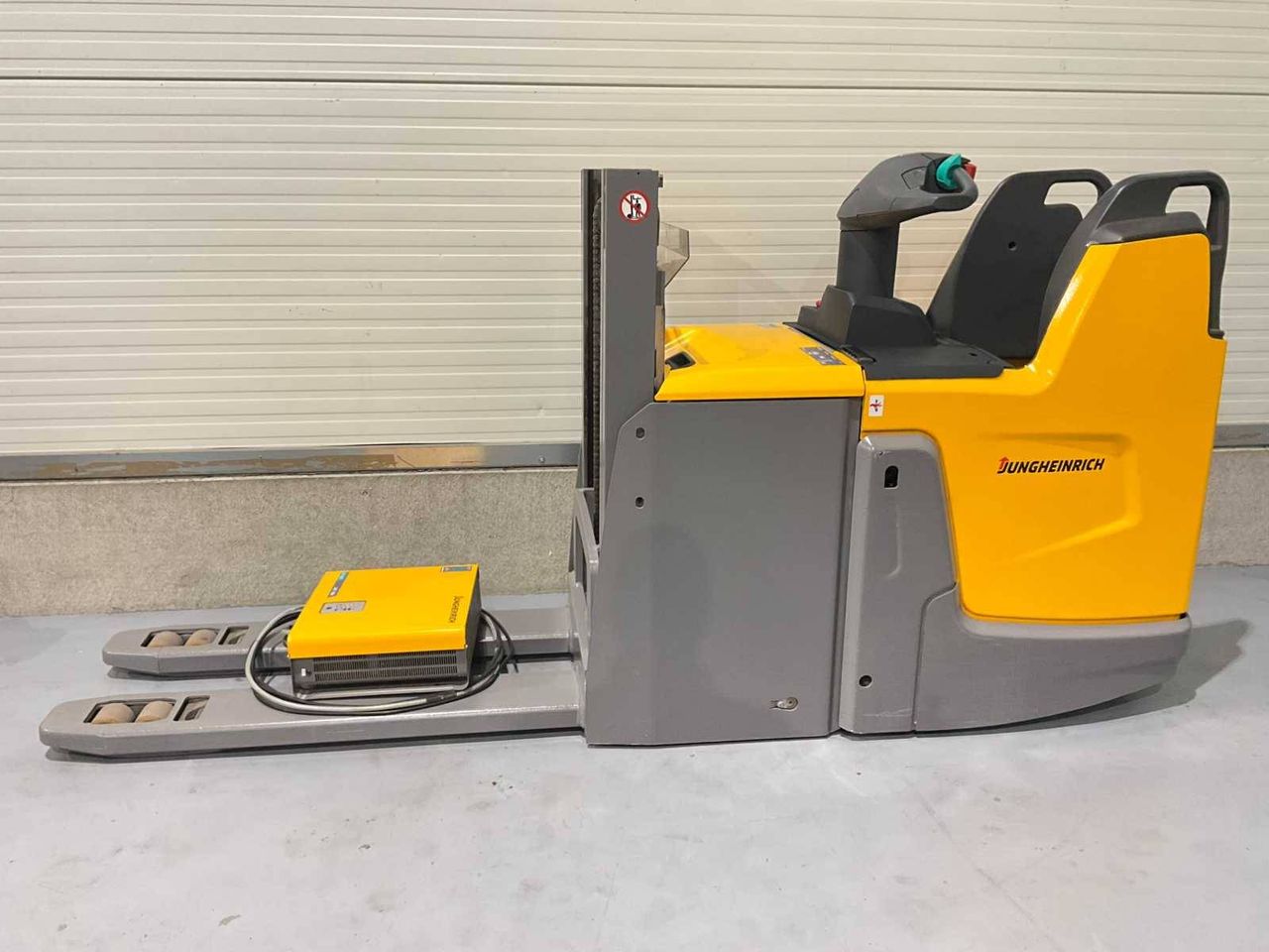 Stacker Jungheinrich ERD 220 Electric 2000kg 2018