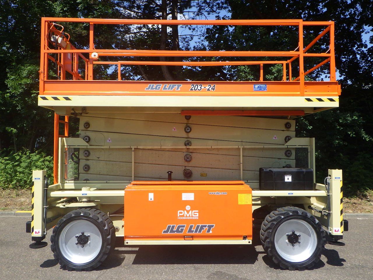 Scissor lift rough terrain JLG 203-24 22.30m Diesel 2012
