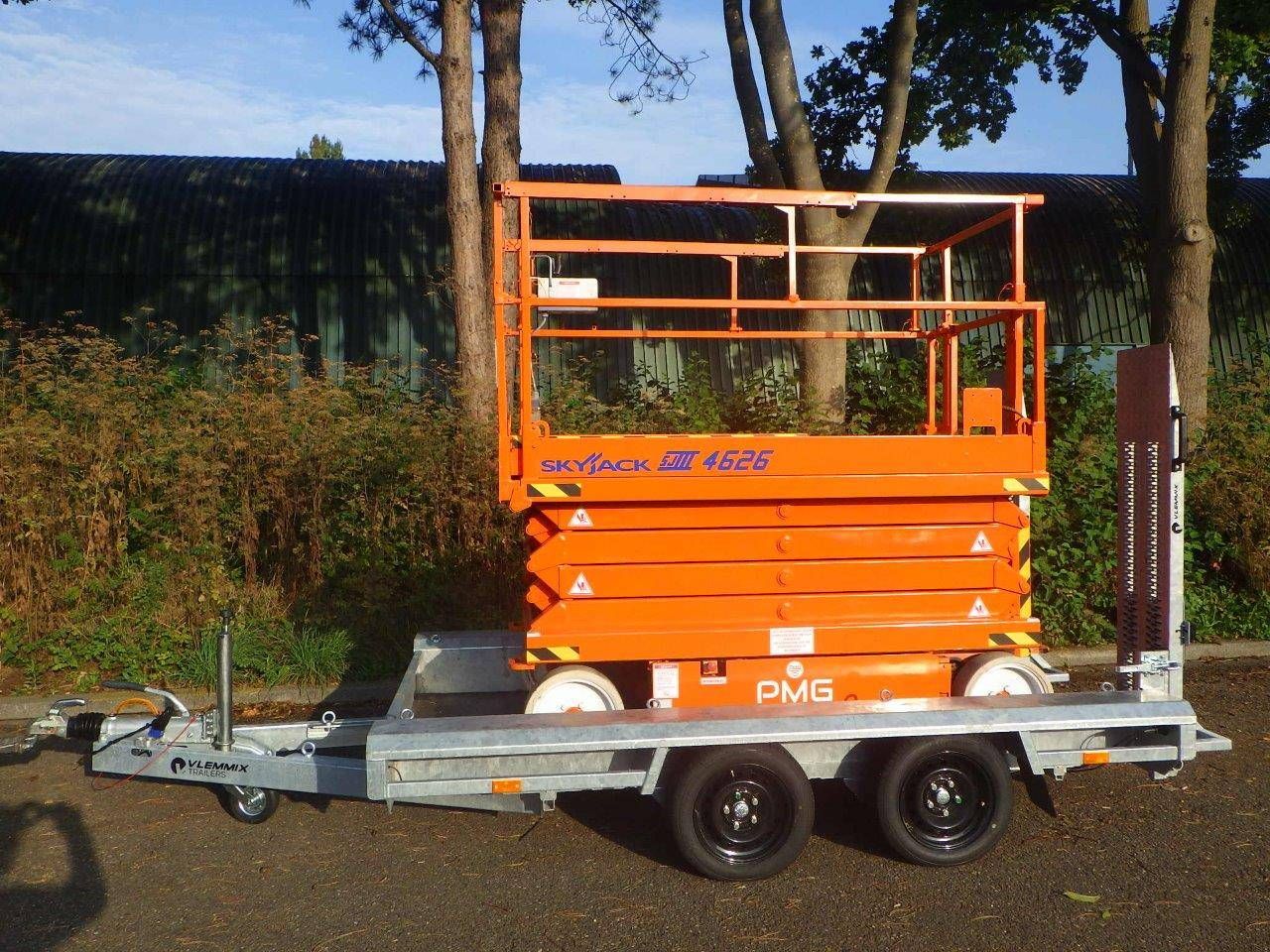 Scissor lift Skyjack SJ4626 9.92m 2012 with trailer Vlemmix New