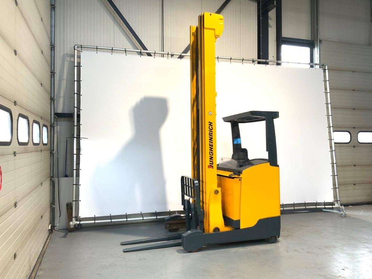 Reach truck Jungheinrich ETV 216 Electric 1600kg 9.92m 2012