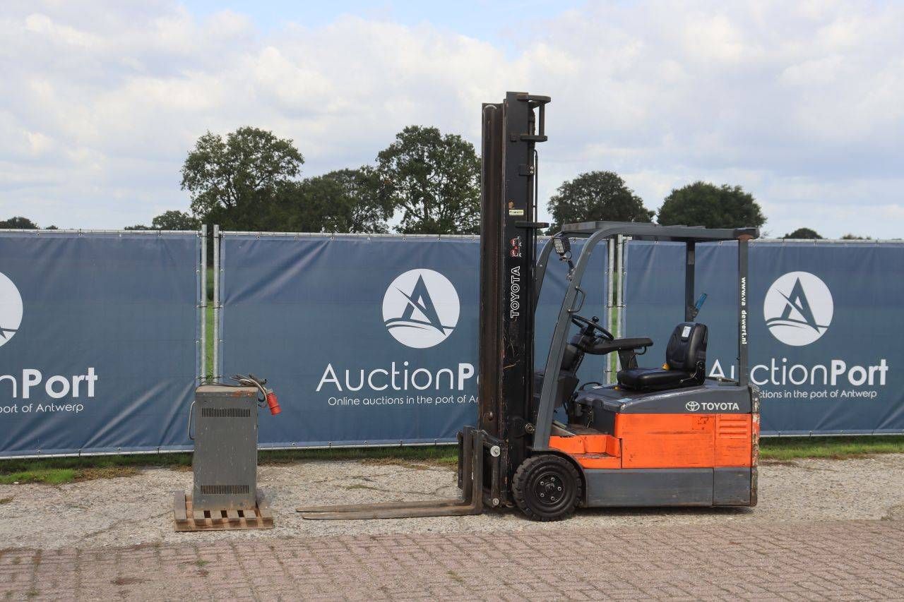 Carrello elevatore elettrico Toyota 7FBEF15, portata 1500 kg, altezza di sollevamento 4,5 m, anno 2005.