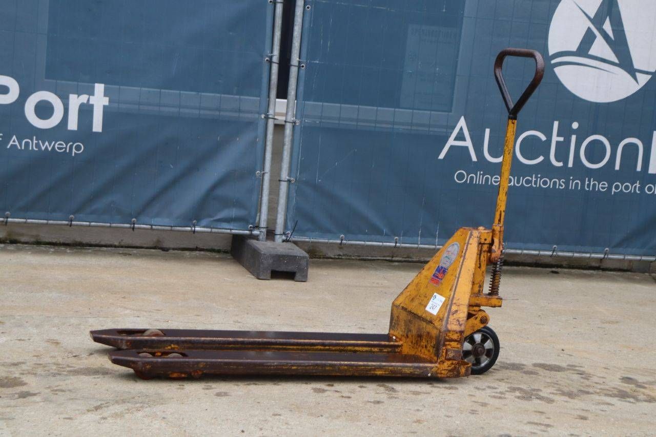 Pallet truck