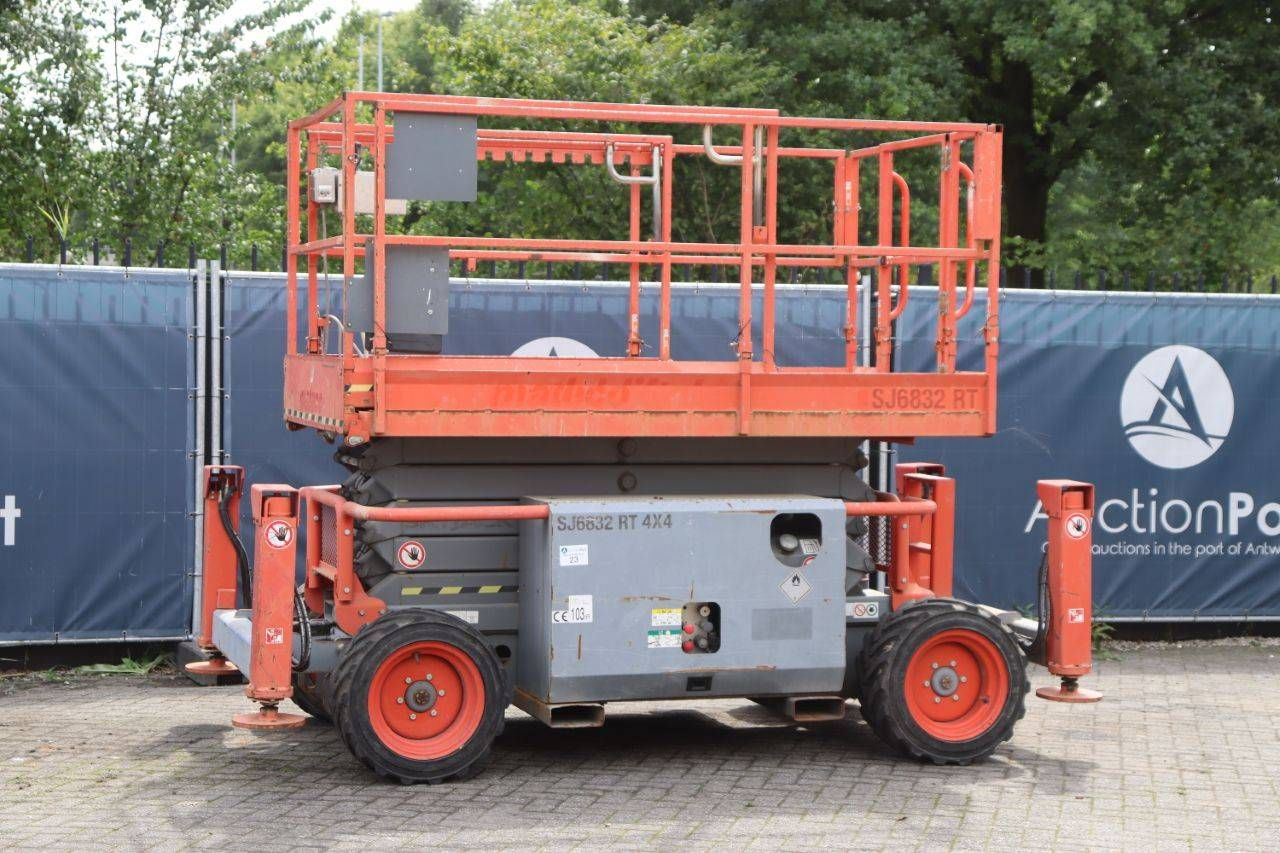 Scissor lift Skyjack SJ6832RT Diesel 11.7m 2014