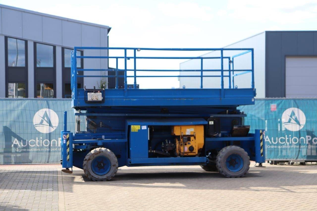 Scissor lift Holland Lift Q135DL24 Diesel 15.8m 2009