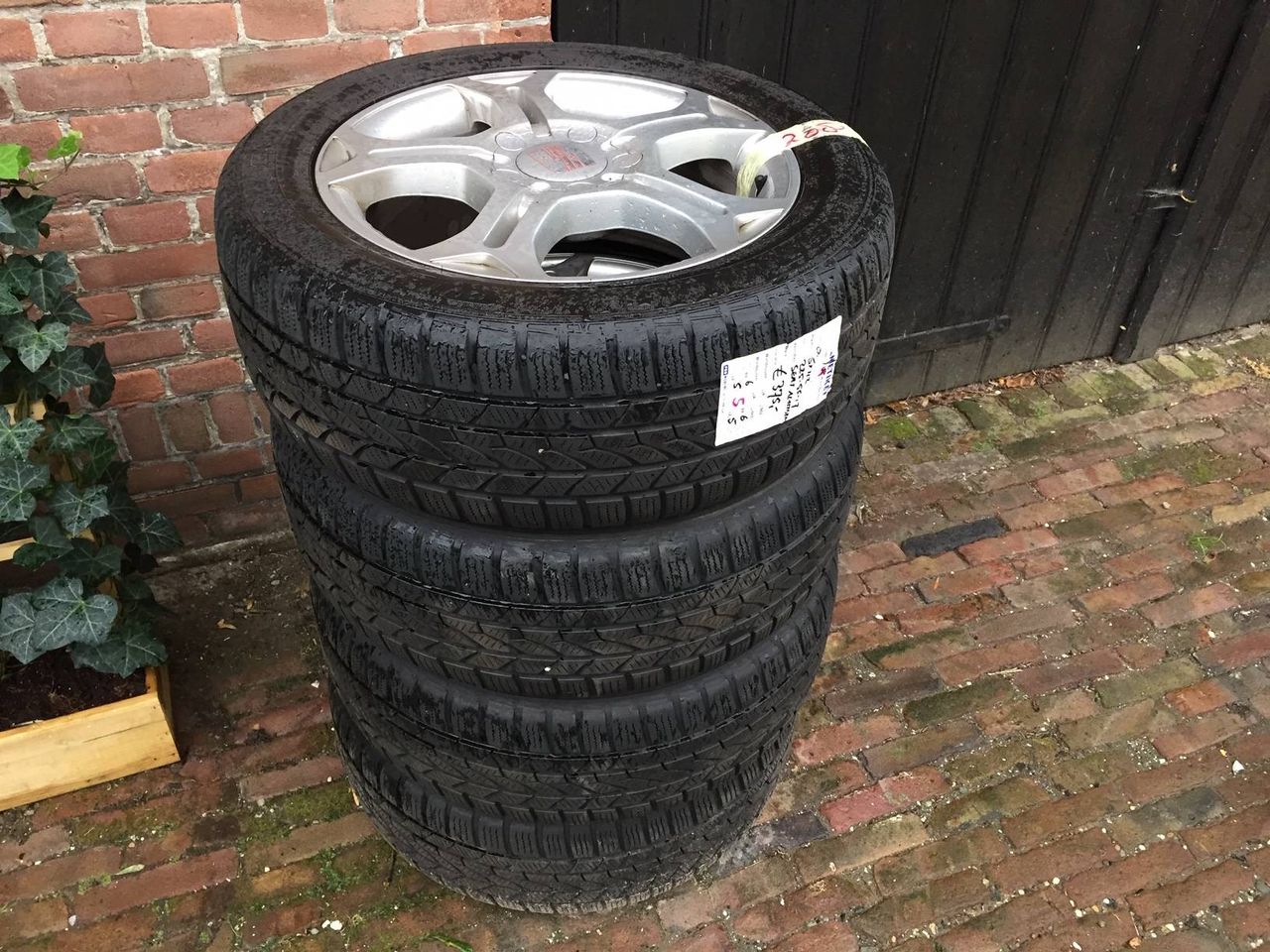 Winter tires Seat with Rims (Margin)